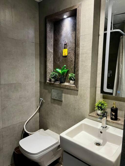 Countryside Luxury Suites - Supernova Noida New Delhi Eksteriør billede