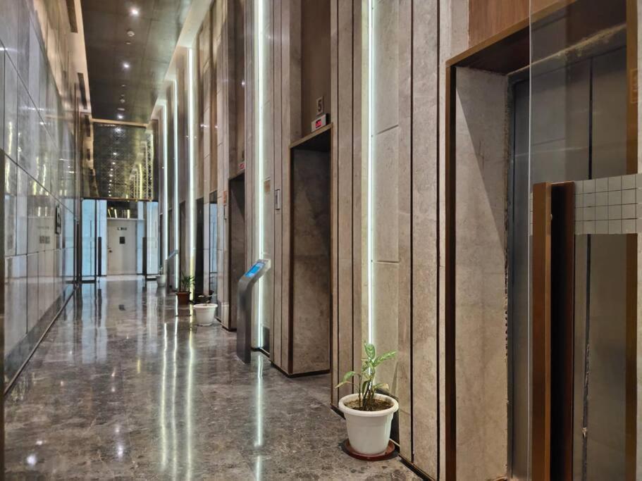 Countryside Luxury Suites - Supernova Noida New Delhi Eksteriør billede