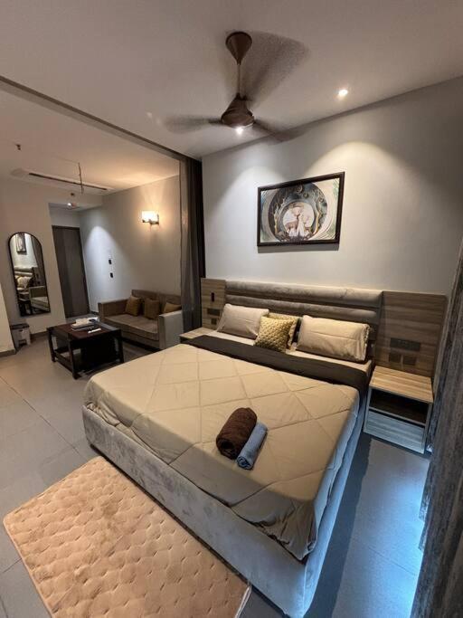 Countryside Luxury Suites - Supernova Noida New Delhi Eksteriør billede
