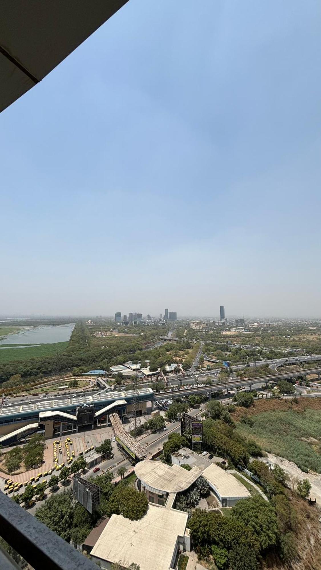 Countryside Luxury Suites - Supernova Noida New Delhi Eksteriør billede
