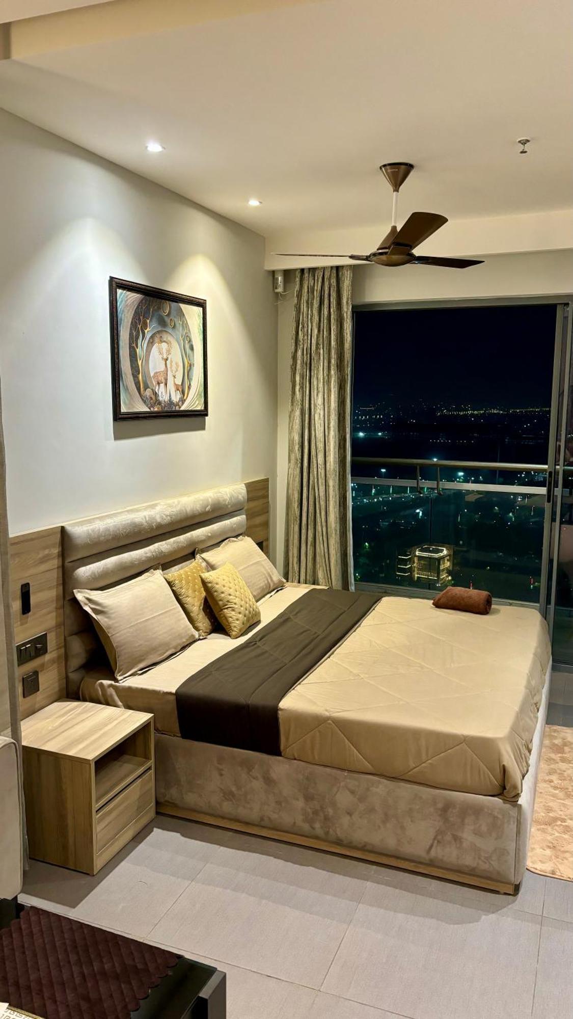 Countryside Luxury Suites - Supernova Noida New Delhi Eksteriør billede